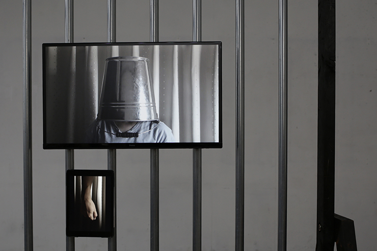 私を守り孤立させるもの